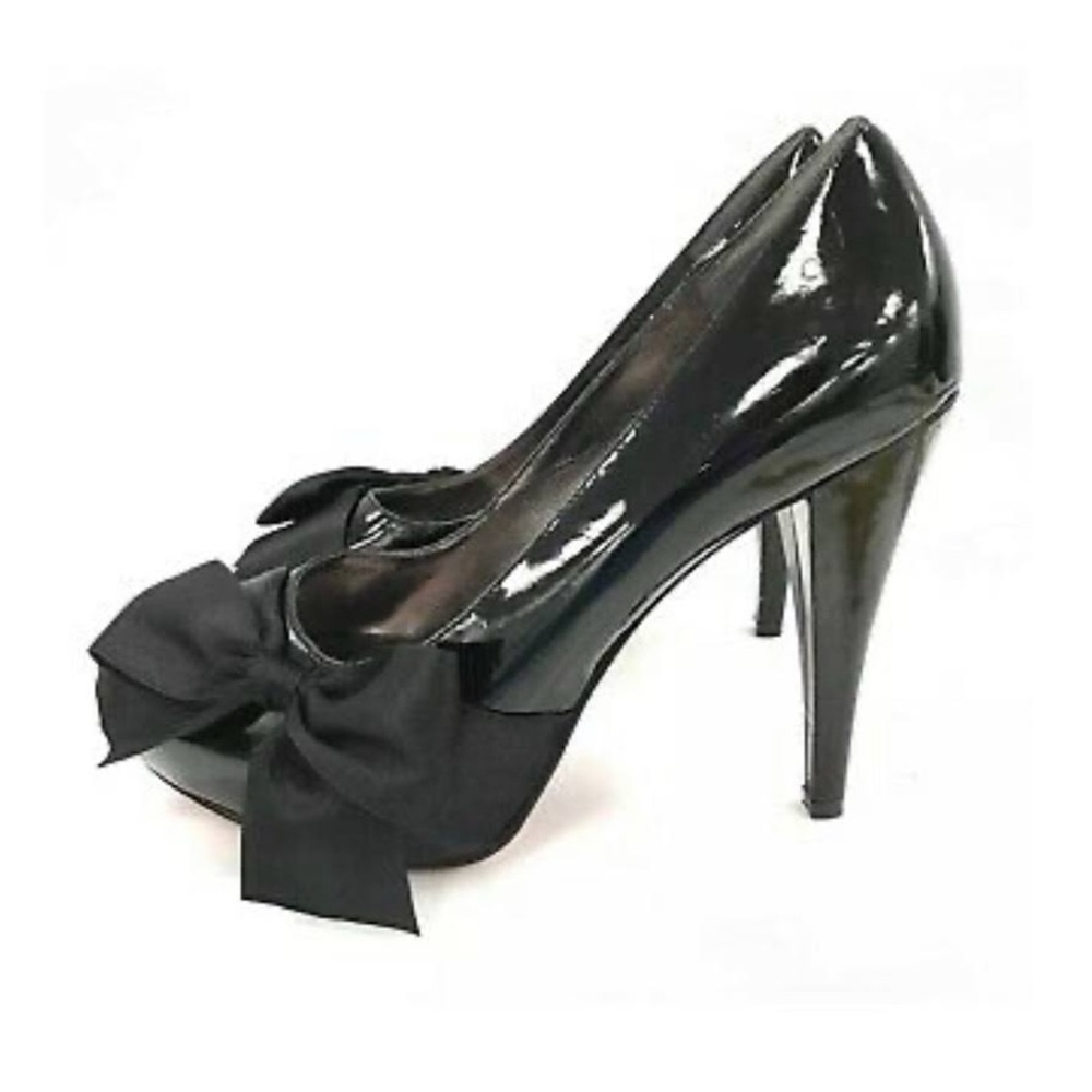 Paris Hilton patent black Destiny bow heels size 7